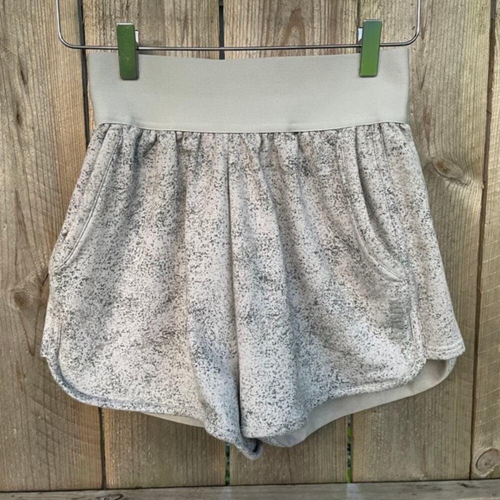 Gymshark Chalk Shorts Womens Elastic‎ Waist Athletic Running Short Gray  Small